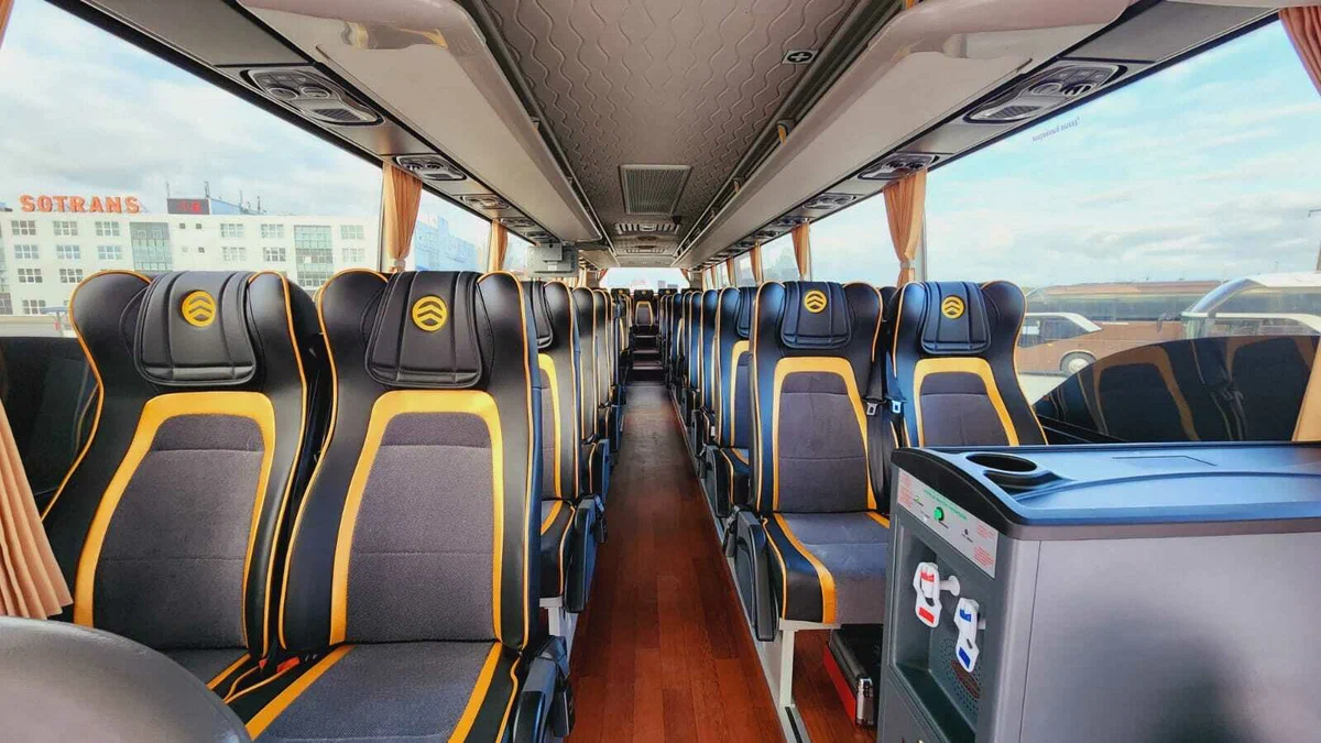  rent in dubai Golden Dragon XML6126