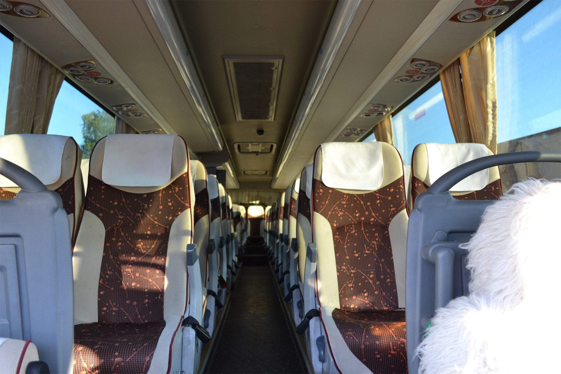  rent in dubai KingLong XMQ6127