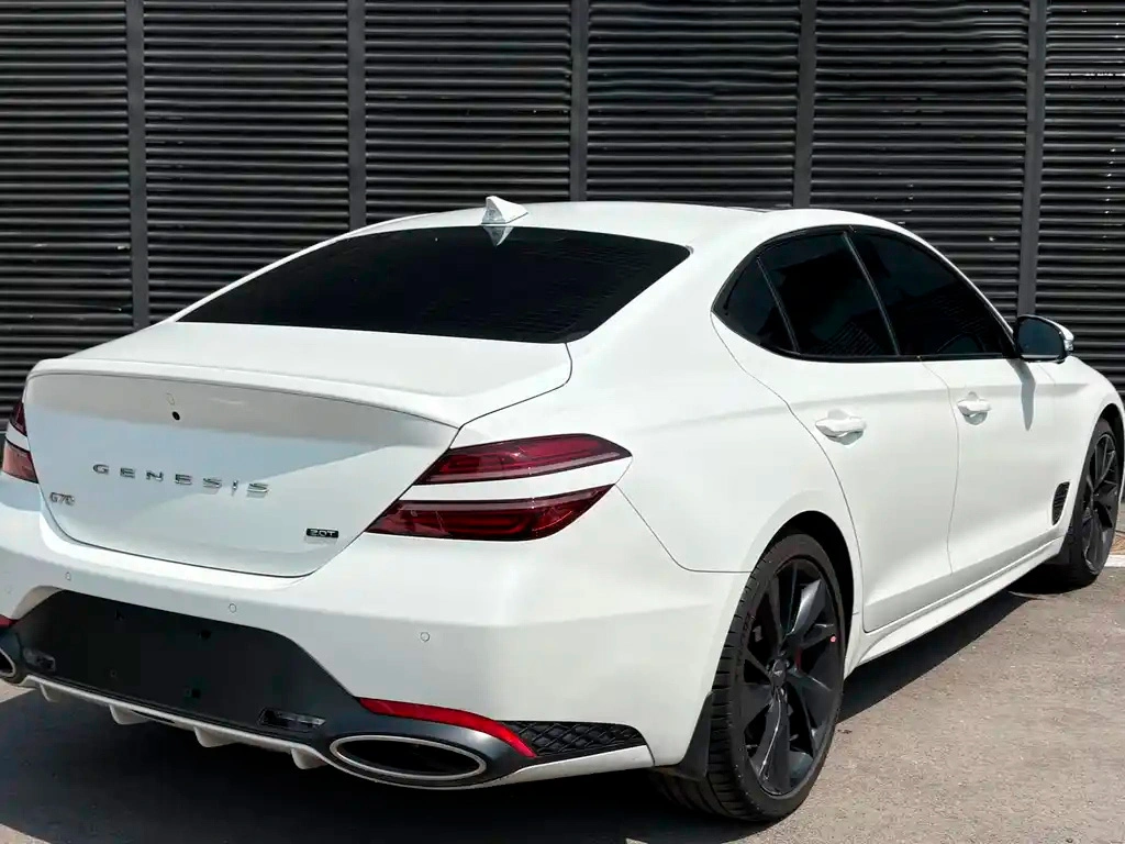 rent Hyundai Genesis